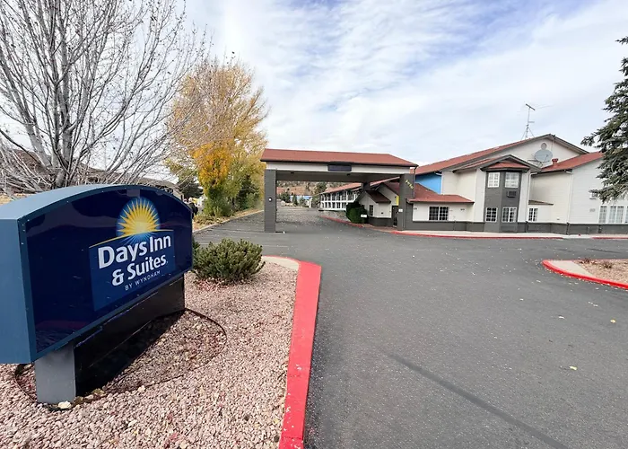 Days Inn & Suites By Wyndham Flagstaff Near University